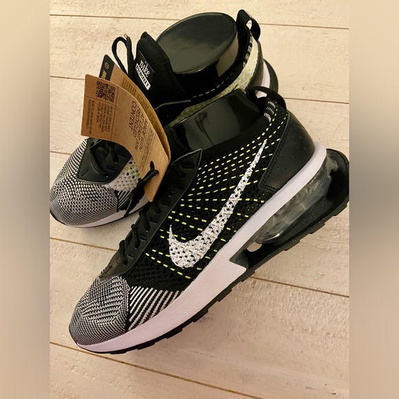 NWT Nike Air Max FlyKnit Racer Sneaker in Black/White - Picture 1 of 9